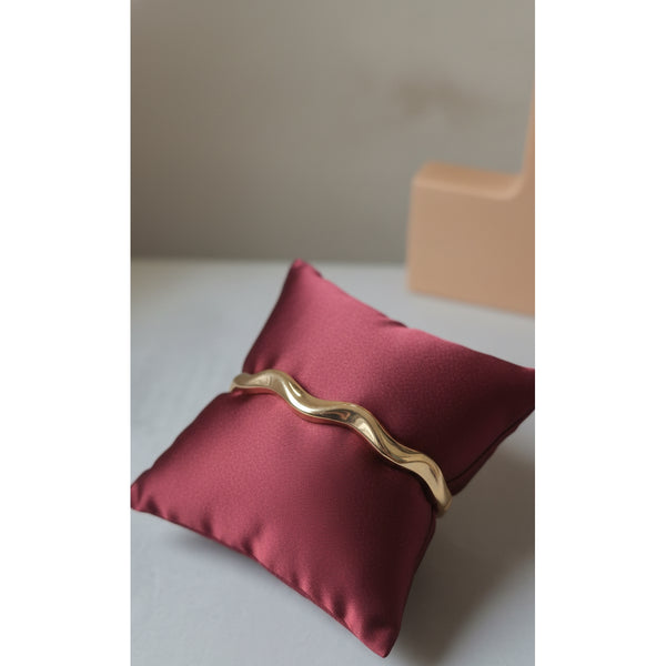 Elegant Gold Stainless Steel Wave Bangle